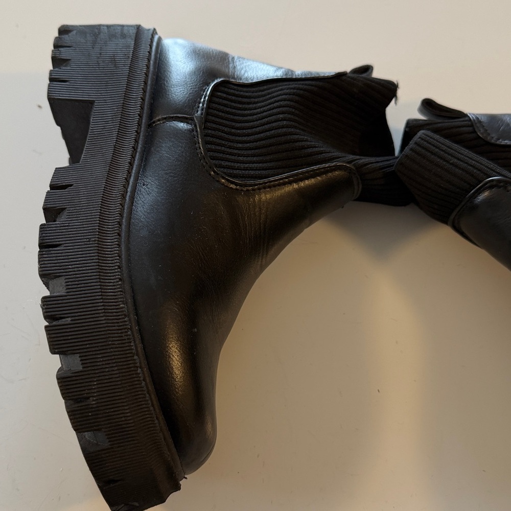 Forever 21 Black Ankle Boots size 5.5 - Picture 5 of 8